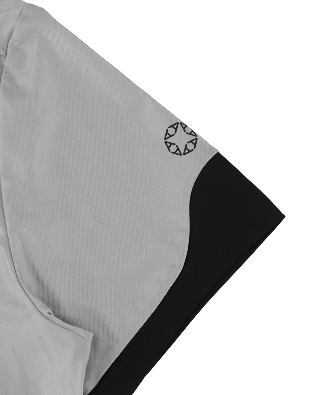 SHORT SLEEVE GRAPHIC SILVER T-SHIRT